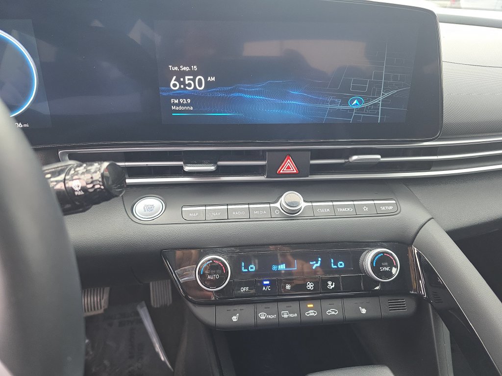 Used 2023 Hyundai Elantra SEL w/ Convenience Package FWD image 16