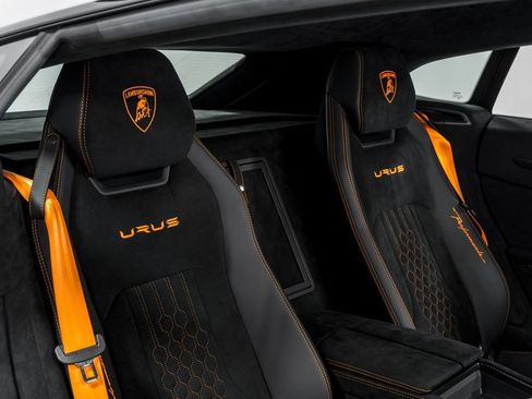 Used 2024 Lamborghini Urus Performante AWD/4WD image 34