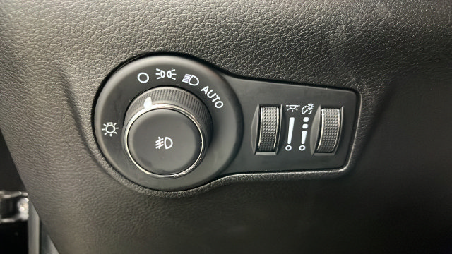 Used 2025 Jeep Compass Limited AWD/4WD image 37