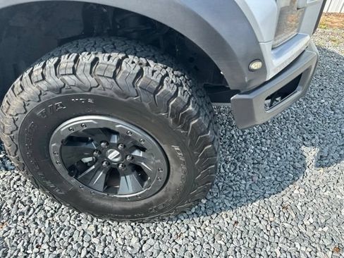 Used 2017 Ford F150 Raptor w/ Equipment Group 802A Luxury AWD/4WD image 9