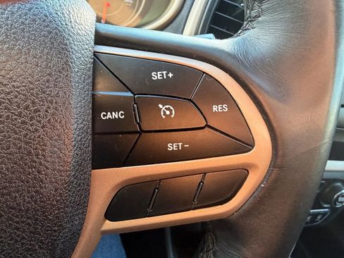 Used 2017 Jeep Cherokee Latitude FWD image 14