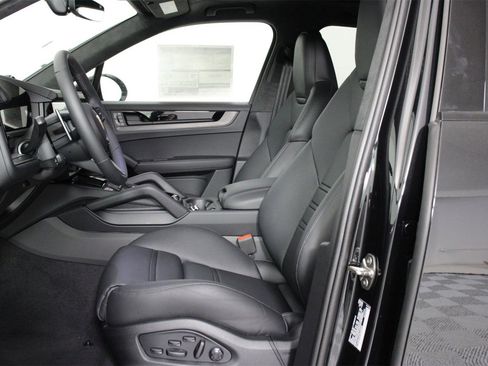 New 2026 Porsche Cayenne GTS image 5
