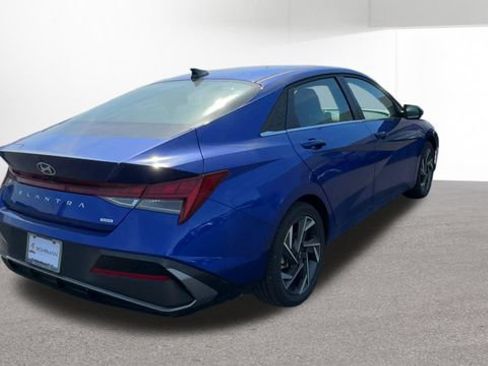 Used 2025 Hyundai Elantra Limited FWD image 10