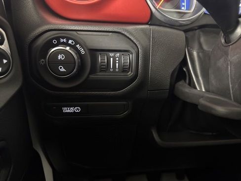 Used 2022 Jeep Gladiator Rubicon w/ Cold Weather Group AWD/4WD image 19