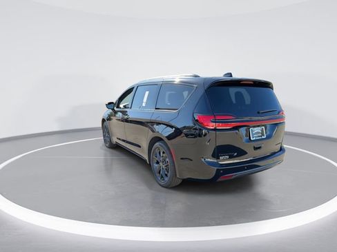 New 2026 Chrysler Pacifica Limited FWD image 6