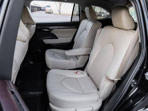 Used 2020 Toyota Highlander Limited image 38