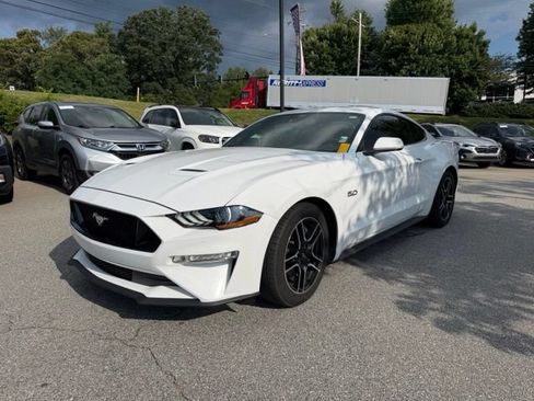 Used 2022 Ford Mustang GT RWD image 1