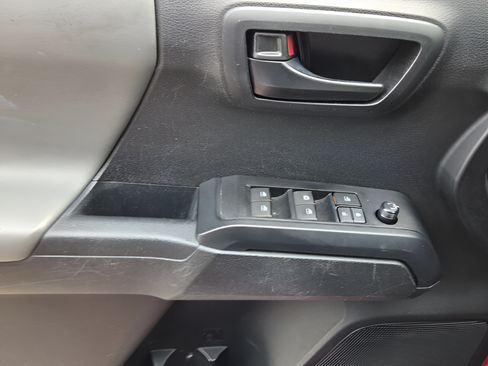 Used 2022 Toyota Tacoma SR w/ SR Convenience Package RWD image 25