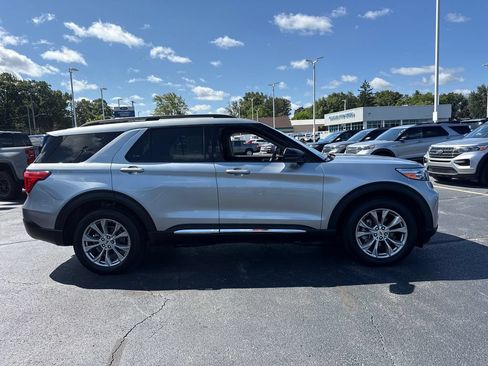 Used 2024 Ford Explorer XLT w/ Equipment Group 202A AWD/4WD image 6