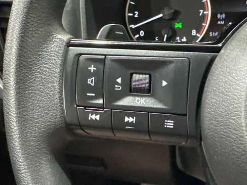 Used 2023 Nissan Rogue SV image 5