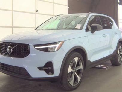 Used 2026 Volvo XC40 B5 Plus