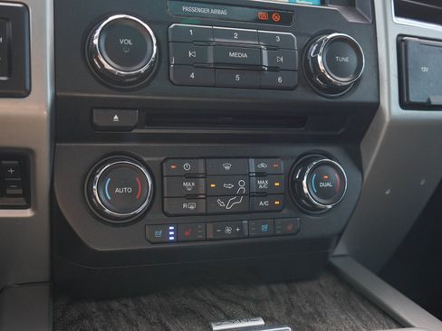 Used 2018 Ford F250 Lariat w/ Lariat Ultimate Package AWD/4WD image 23