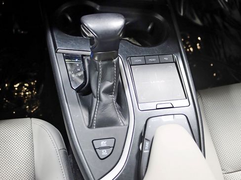 Used 2021 Lexus UX 250h w/ Premium Package AWD/4WD image 22