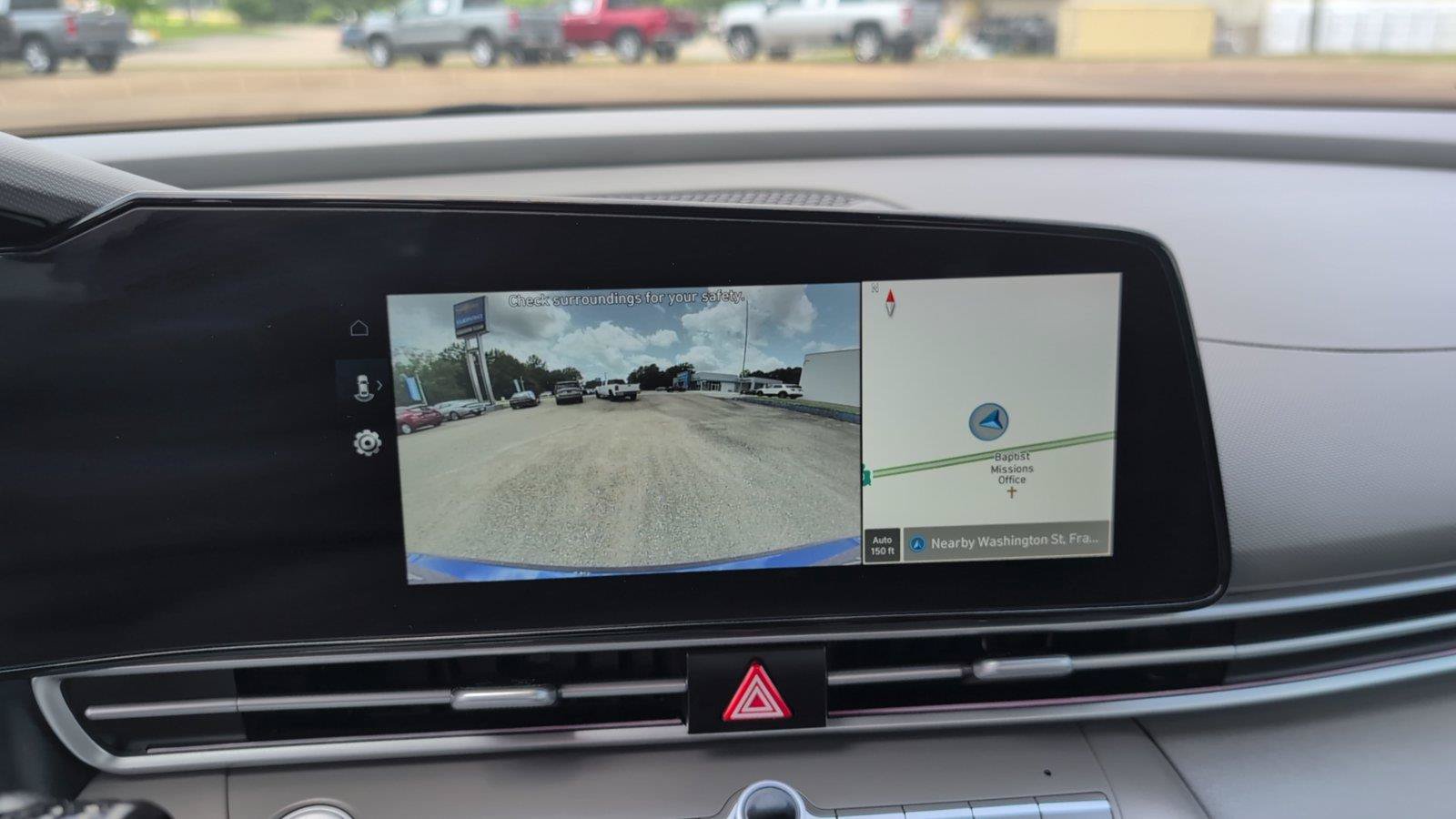 Used 2025 Hyundai Elantra SEL FWD image 23