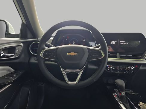 New 2026 Chevrolet Trax LT w/ LT Convenience Package FWD image 17