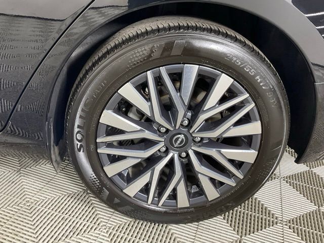 Used 2025 Nissan Altima 2.5 SV FWD image 9