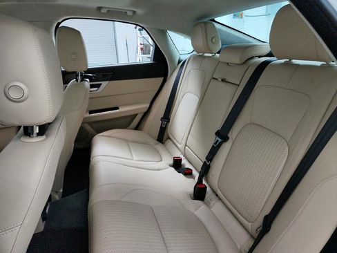 Used 2020 Jaguar XF Prestige image 24