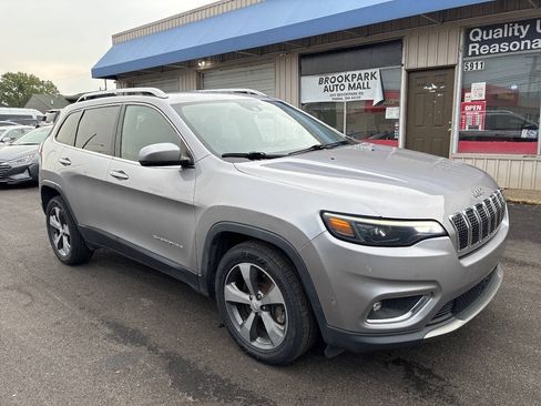 Used 2019 Jeep Cherokee Limited w/ Luxury Group FWD image 3