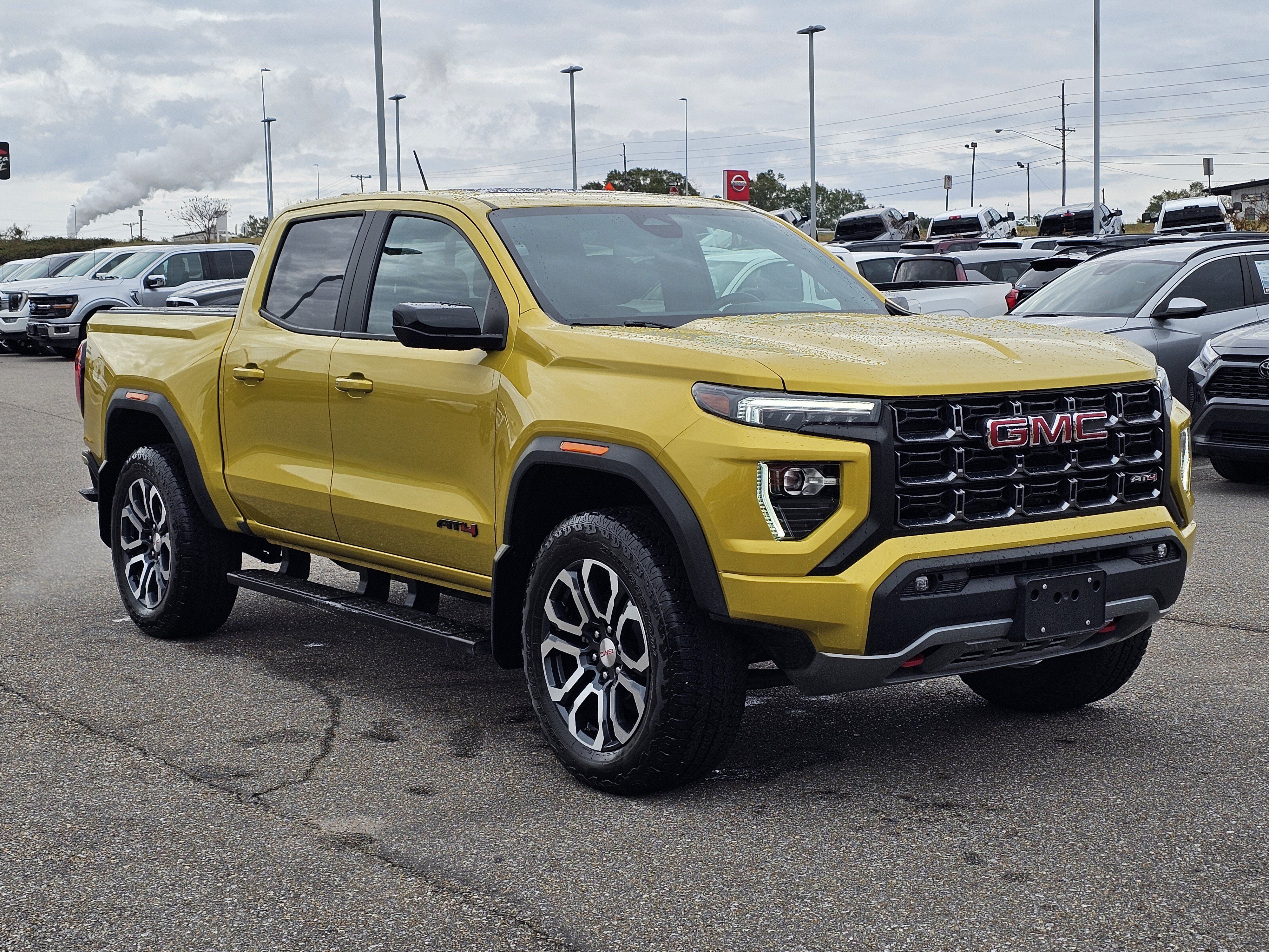 Used 2023 GMC Canyon AT4 w/ AT4 Premium Package AWD/4WD image 5