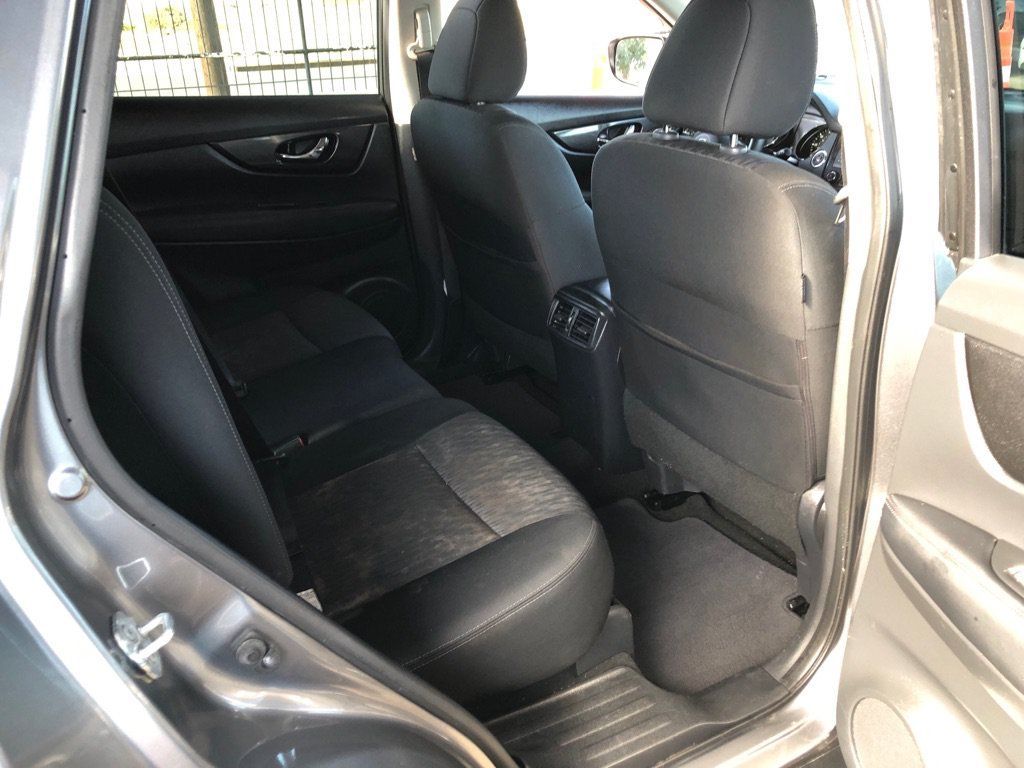 Used 2018 Nissan Rogue SV FWD image 6
