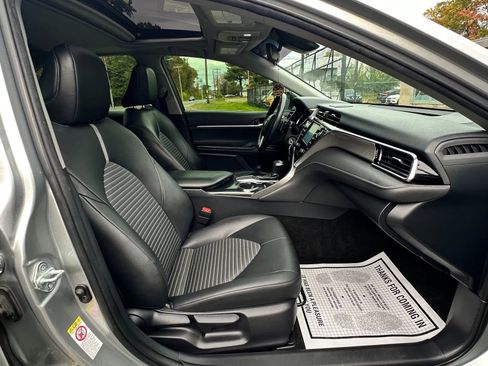 Used 2018 Toyota Camry SE image 11