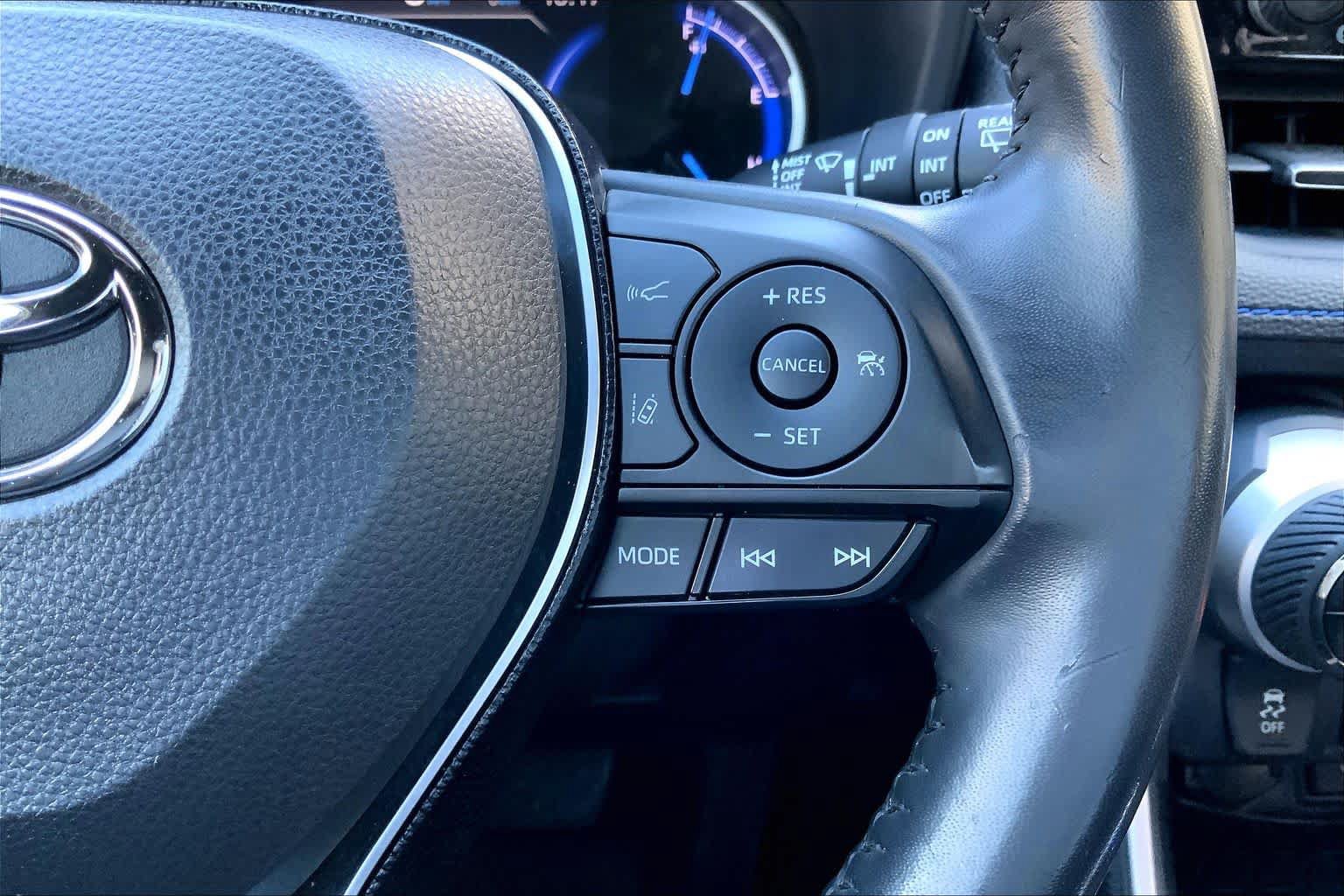Used 2020 Toyota RAV4 XSE AWD/4WD image 25