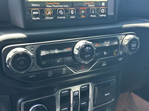 Used 2023 Jeep Wrangler Unlimited Sahara w/ Cold Weather Group AWD/4WD image 35