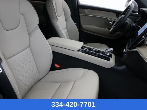 New 2026 Volvo XC90 B6 Plus w/ Protection Package Premier image 25