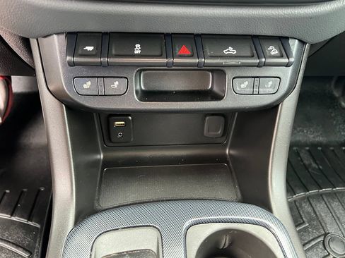 Used 2018 Chevrolet Colorado Z71 AWD/4WD image 32