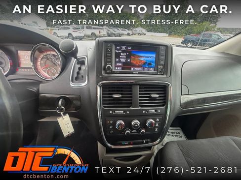 Used 2019 Dodge Grand Caravan SE w/ UConnect Hands-Free Group FWD image 11