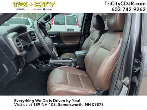 Used 2016 Toyota Tacoma Limited w/ Towing Package image 14