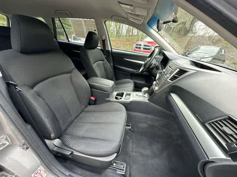 Used 2010 Subaru Outback 2.5i Premium image 16