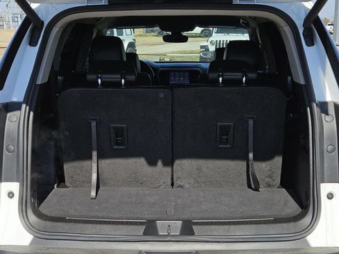 Used 2022 GMC Acadia AT4 w/ Technology Package AWD/4WD image 11