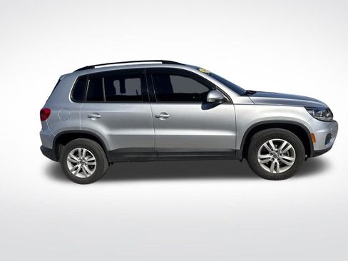 Used 2017 Volkswagen Tiguan S image 6