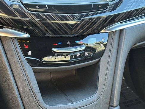 Used 2025 Cadillac XT6 Premium Luxury image 23