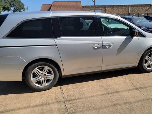 Used 2013 Honda Odyssey Touring image 3
