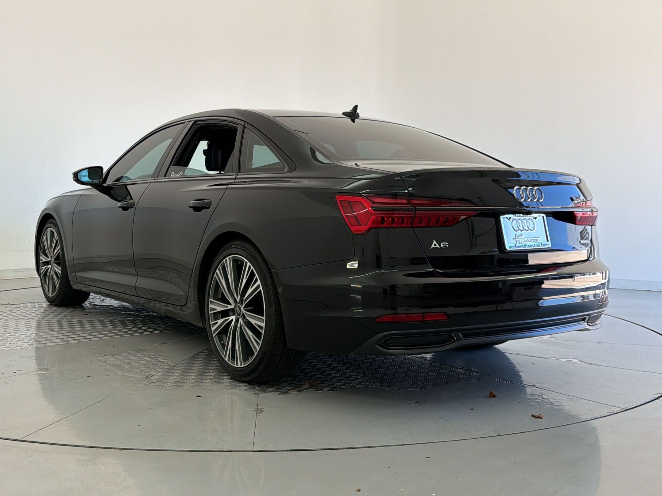 Used 2023 Audi A6 Premium Plus w/ Premium Plus Package AWD/4WD image 3
