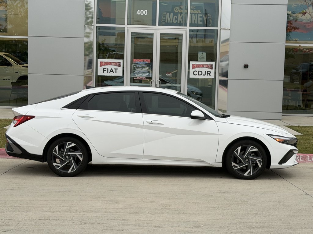 Used 2024 Hyundai Elantra SEL w/ Convenience Package FWD image 3