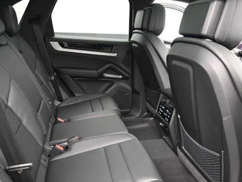 New 2026 Porsche Cayenne image 19