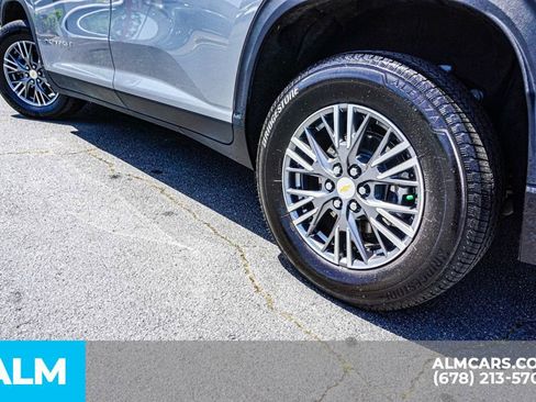 Used 2025 Chevrolet Traverse LT AWD/4WD image 16