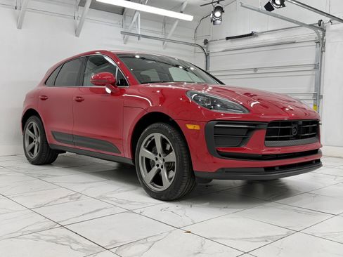Certified 2024 Porsche Macan image 10