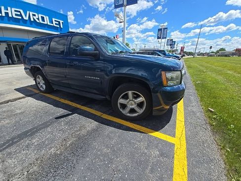 Used 2007 Chevrolet Suburban LT AWD/4WD image 2
