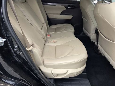 Used 2020 Toyota Highlander Limited FWD image 40