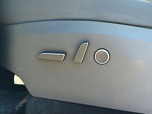 Used 2025 Tesla Model Y Long Range AWD/4WD image 25