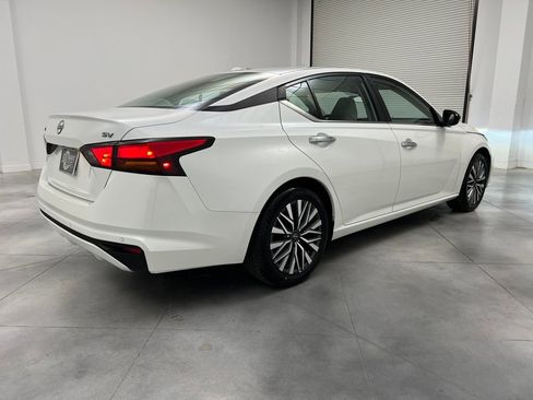 Used 2024 Nissan Altima 2.5 SV FWD image 7