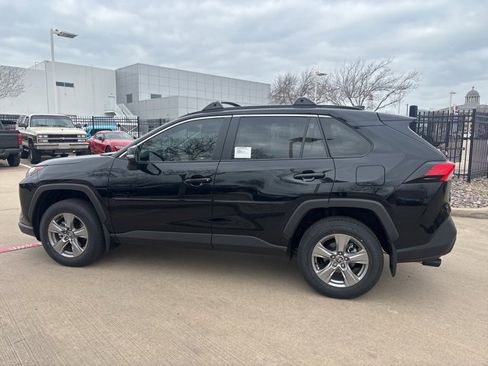 Used 2025 Toyota RAV4 XLE w/ Convenience Package image 8