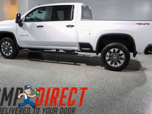 Used 2022 Chevrolet Silverado 2500 Custom w/ Custom Value Package image 10