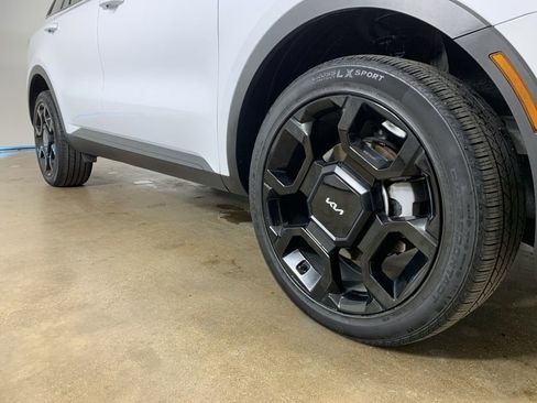 Used 2024 Kia Sorento SX AWD/4WD image 6