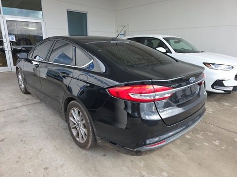Used 2017 Ford Fusion SE w/ Fusion SE Technology Package image 6