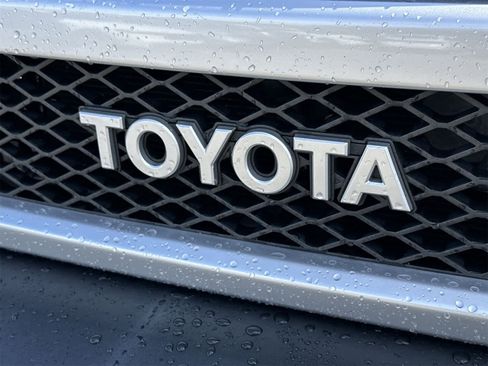 Used 2014 Toyota FJ Cruiser 4WD image 10